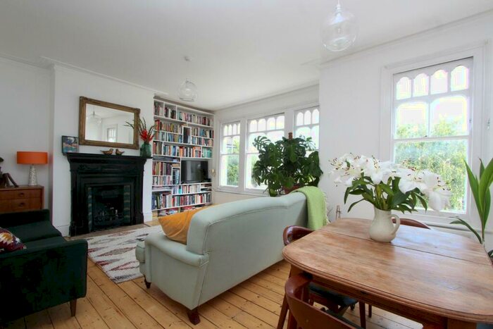 3 Bedroom Apartment To Rent In Rosebery Road, Muswell Hill, N10