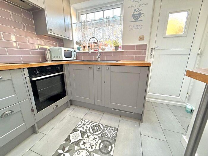 2 Bedroom Cottage For Sale In High Street, Toddington, LU5