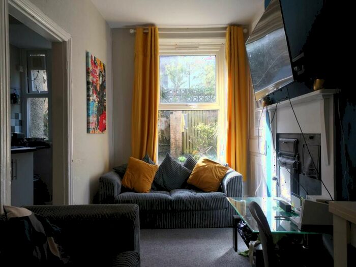 5 Bedroom House To Rent In Craig-Y-Don Road, Bangor, LL57