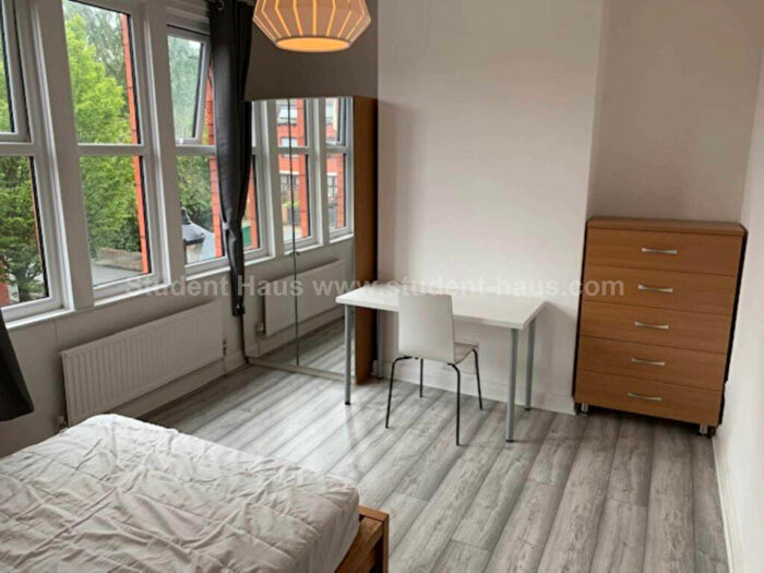 4 Bedroom House To Rent In Coronation Street, Salford, M5