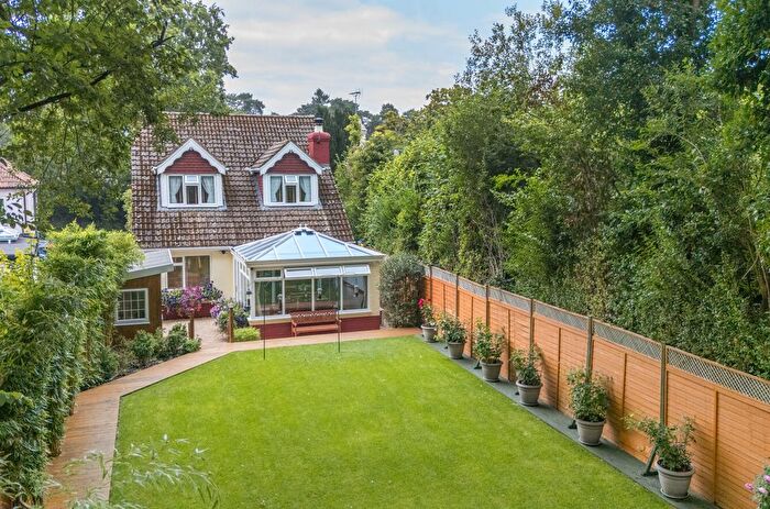 5 Bedroom Detached House For Sale In Crookham Road, Church Crookham, Fleet, Hampshire, GU51