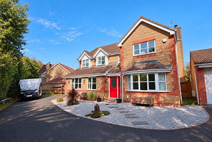 5 Bedroom Detached House For Sale In Fox Close, Chippenham, SN14
