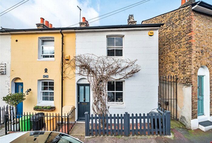 1 Bedroom Detached House For Sale In Royal Hill, West Greenwich, London, SE10