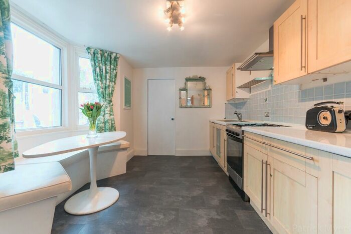 4 Bedroom Semi-Detached House To Rent In Ashbourne Grove London, SE22