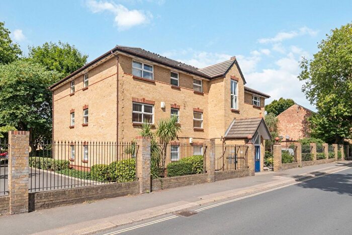 1 Bedroom Flat For Sale In Acton Lane, Chiswick, London, W4