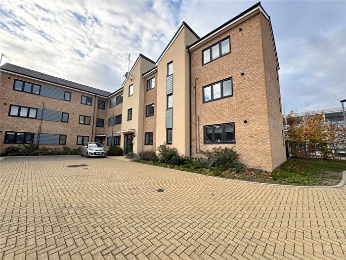 2 Bedroom Flat For Sale In Marston Walk, Basingstoke, Hampshire, RG24