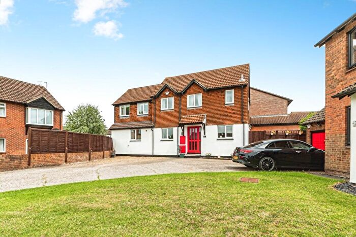 5 Bedroom Detached House For Sale In Lennox Close, Calcot, Reading, RG31