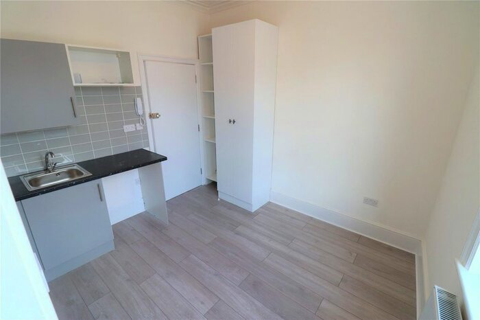Studio To Rent In West Hendon Broadway, West Hendon, London, NW9