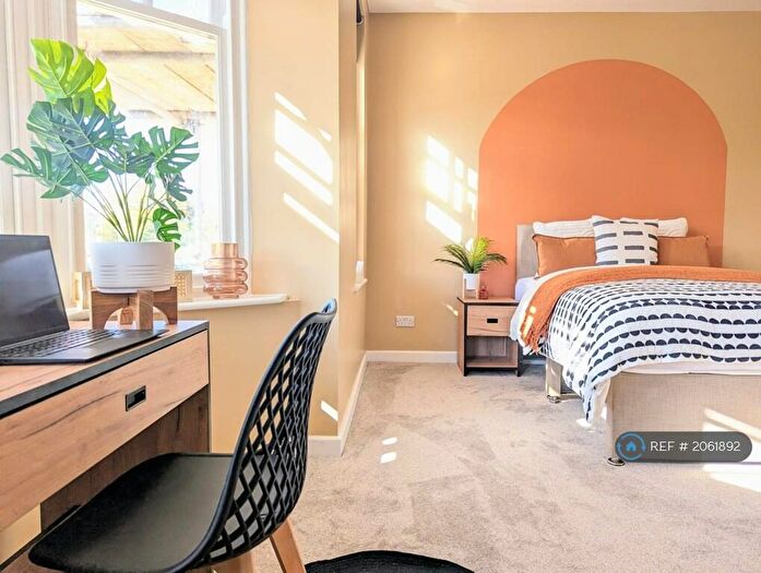 6 Bedroom Semi-Detached House To Rent In Bristol Road, Gloucester, GL1