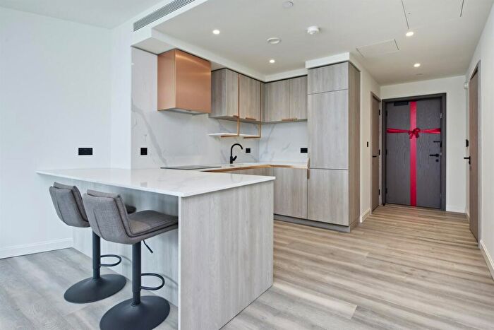 2 Bedroom Apartment To Rent In Aspen, Consort Place, E14