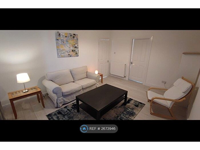 2 Bedroom Flat To Rent In Chapelhall, Airdrie, ML6