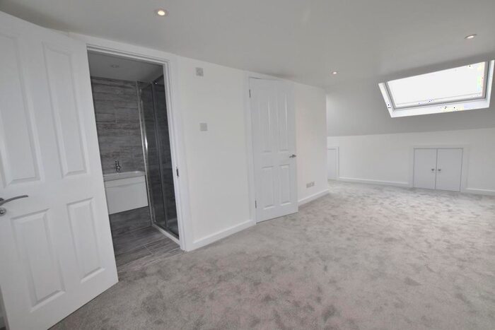 2 Bedroom Flat To Rent In Richmond Park Road, Kingston Upon Thames, KT2