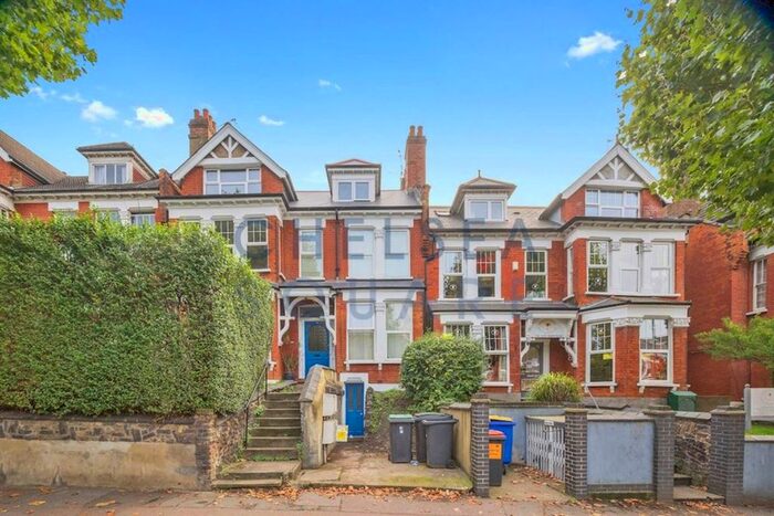 2 Bedroom Flat To Rent In Muswell Hill Road, London, N10