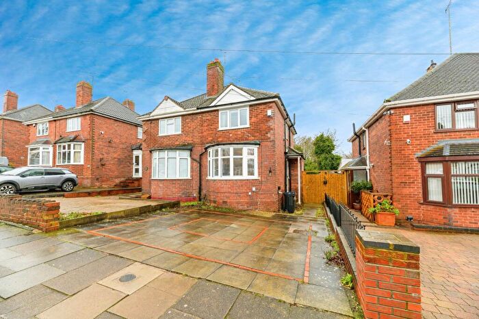 2 Bedroom Semi Detached House For Sale In Dyas Avenue, Birmingham, B42