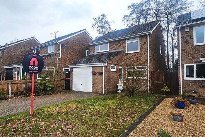 3 Bedroom Detached House To Rent In Grattons Drive, Crawley, West Sussex., RH10
