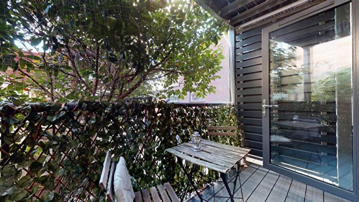 3 Bedroom Flat To Rent In Mornington Close, Colindale, London, NW9