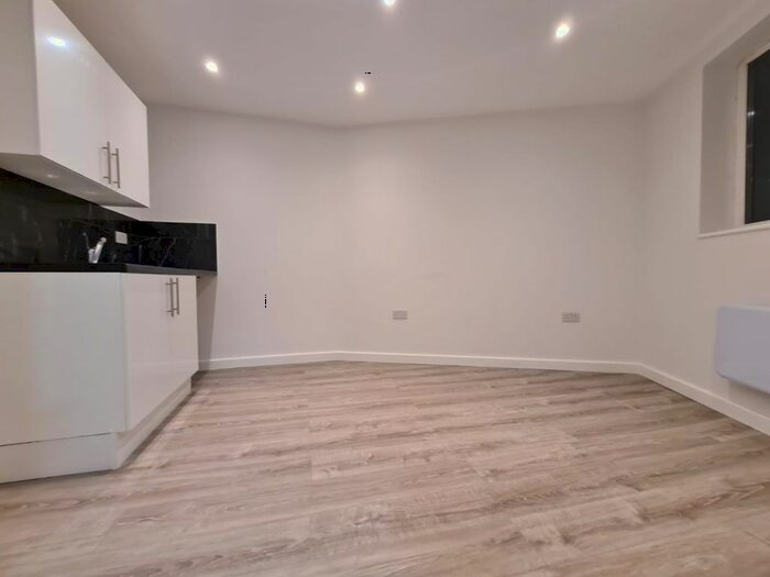 Studio To Rent In Clonmell Road, London N17