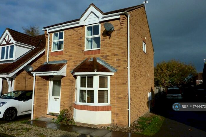 3 Bedroom Semi-Detached House To Rent In Firethorn Close, Norwich, NR8