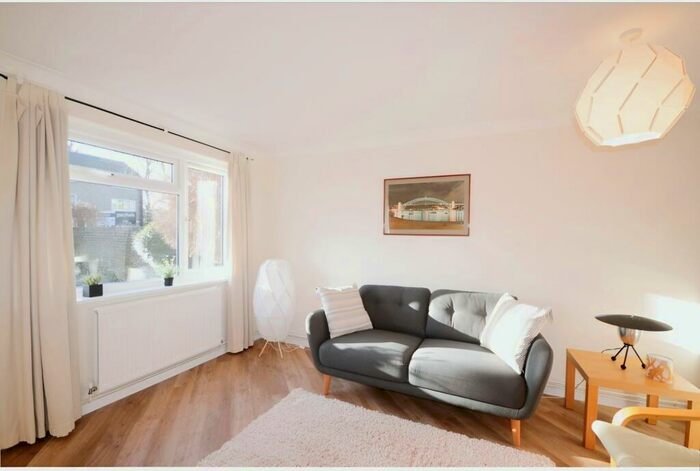 2 Bedroom Flat To Rent In Aberdeen Lodge, SL4