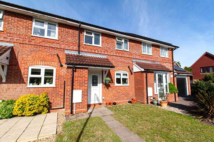 3 Bedroom Terraced House For Sale In Juniper Road, Farnborough, GU14