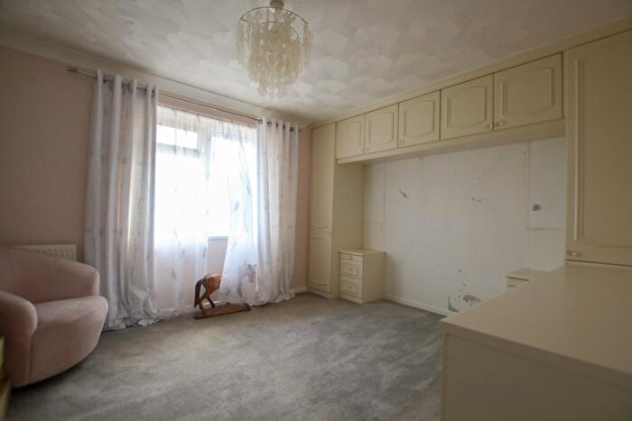 3 Bedroom Terraced House For Sale In Millbrook, Southampton, SO16