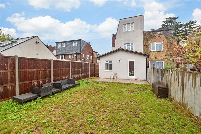 2 Bedroom Flat For Sale In Ancaster Road, Beckenham, Kent, BR3