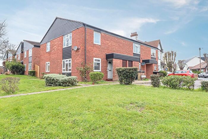 1 Bedroom Flat For Sale In St Benets Road, Southend-On-Sea, SS2