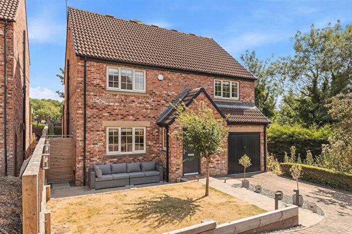4 Bedroom Detached House For Sale In Wood End Court, Dodworth, Barnsley, S75