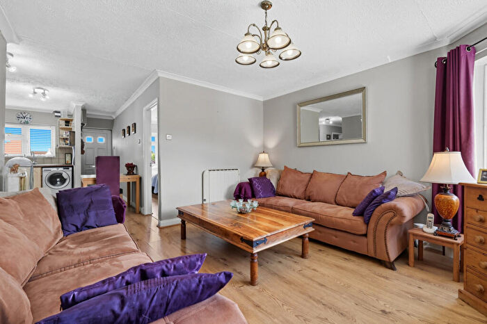 2 Bedroom Flat For Sale In Lower Road, Loughton, IG10