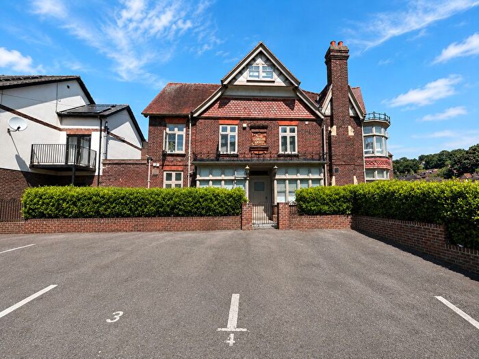 1 Bedroom Flat To Rent In Totteridge Avenue, High Wycombe, HP13