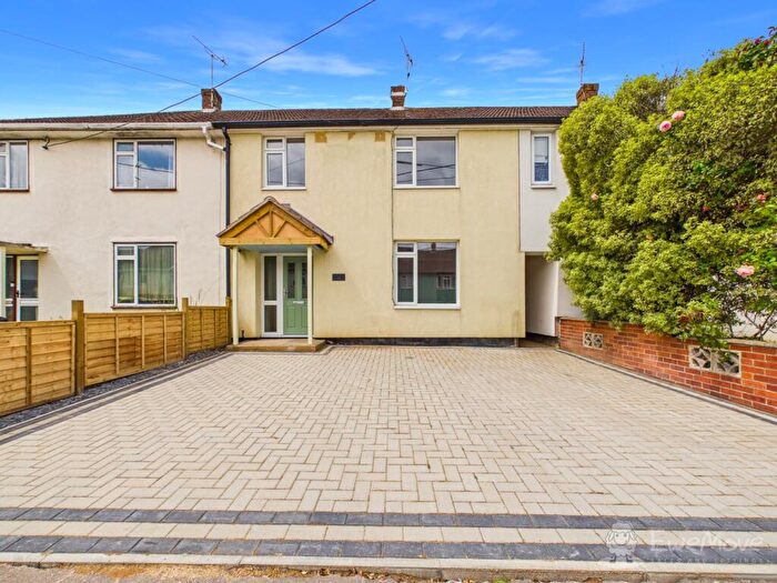3 Bedroom Semi Detached House For Sale In Savile Crescent, Bordon, Hampshire, GU35