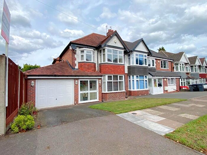 3 Bedroom Semi-Detached House For Sale In Worlds End Road, Birmingham, B20