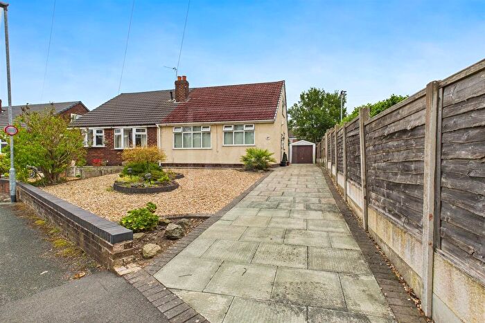 3 Bedroom Semi-detached Bungalow For Sale In Boswell Avenue, Warrington, WA4