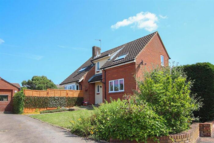 4 Bedroom Semi-Detached House For Sale In Vicarage Causeway, Hertford Heath, SG13