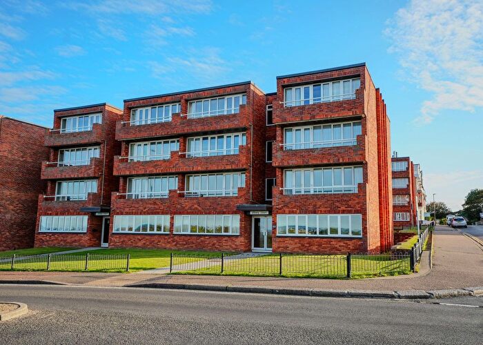 2 Bedroom Flat For Sale In Albany Court, Runton Road, NR27