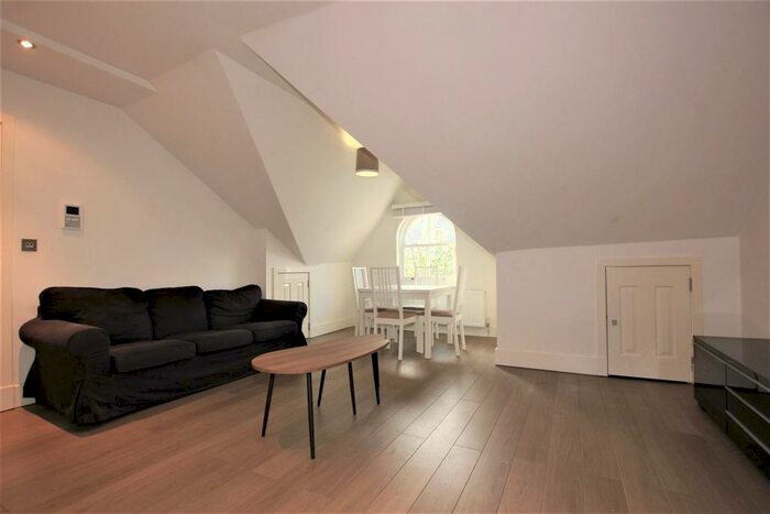 1 Bedroom Flat To Rent In Palmerston Road, Palmers Green, N22