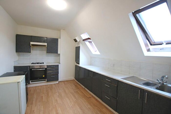 Semi-Detached House To Rent In St Pauls Avenue, Willesden Green, London, NW2