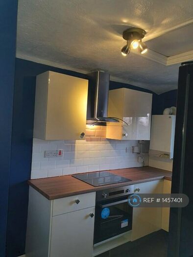 2 Bedroom Maisonette To Rent In Amblecote Road, Tilehurst, Reading, RG30