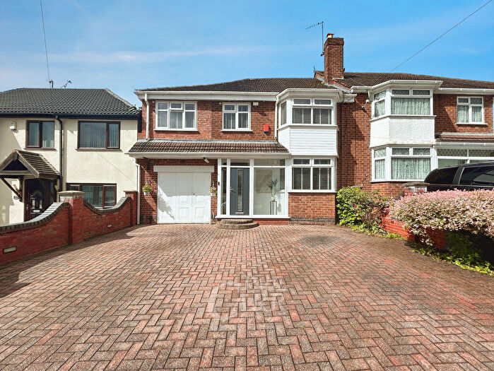 5 Bedroom Semi Detached House For Sale In Medcroft Avenue, Handsworth Wood, Birmingham, B20