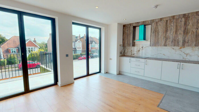 2 Bedroom Apartment To Rent In Two Bedroom Flat With Parking To Rent In Coulsdon, CR5