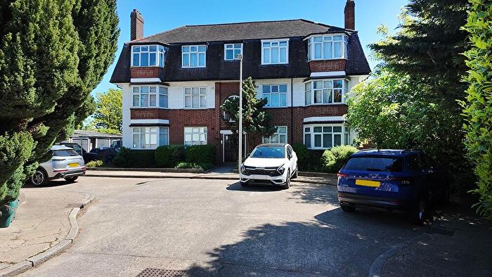 2 Bedroom Flat To Rent In Churchfields, South Woodford, E18