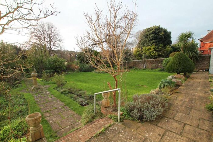 3 Bedroom Flat For Sale In Staveley Road, Eastbourne, BN20