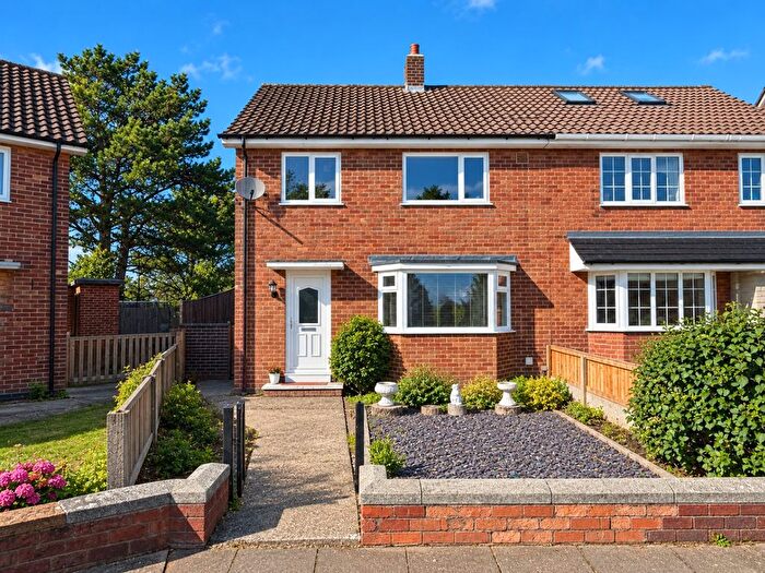 3 Bedroom Semi-Detached House For Sale In Links Avenue, Southport, PR9