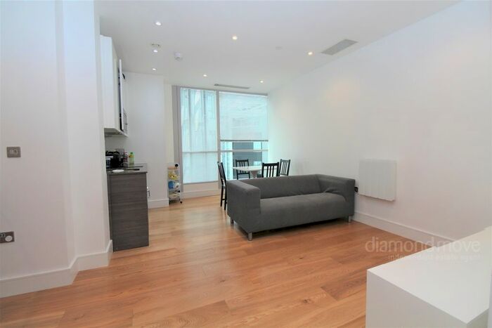 Studio To Rent In Staines Road, Hounslow, TW3