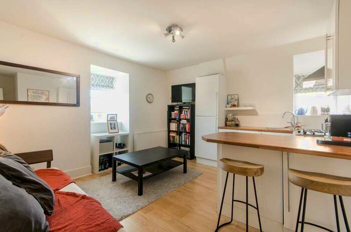 1 Bedroom Flat To Rent In Mount Ephraim Road, Streatham, SW16