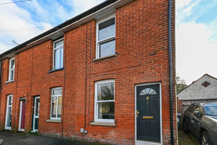 2 Bedroom End Of Terrace House For Sale In Zealand Road, Canterbury, CT1