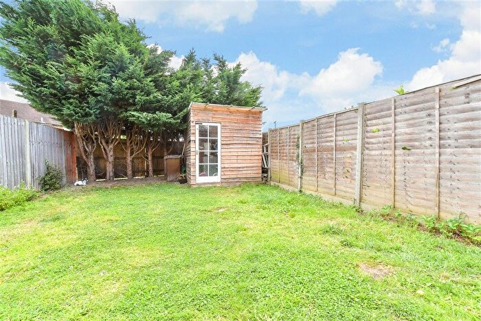 3 Bedroom Semi-detached House For Sale In The Chase, Tonbridge, Kent, TN10