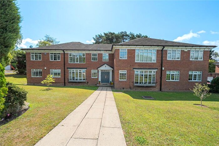 3 Bedroom Apartment For Sale In Sandmoor Green, Leeds, West Yorkshire, LS17