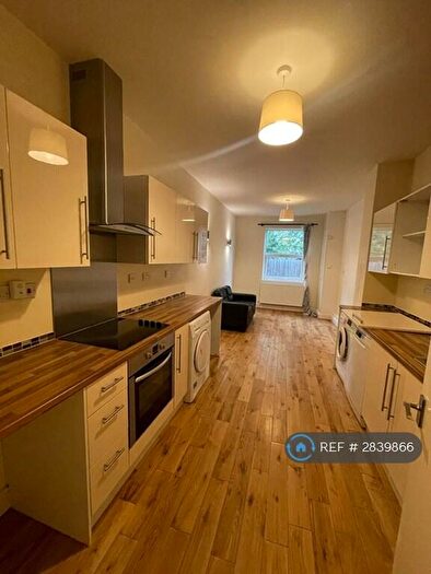 3 Bedroom Flat To Rent In Manor Mount, London, SE23