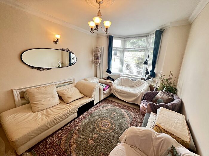 5 Bedroom Semi-Detached House To Rent In Kingston Road, Southall, UB2